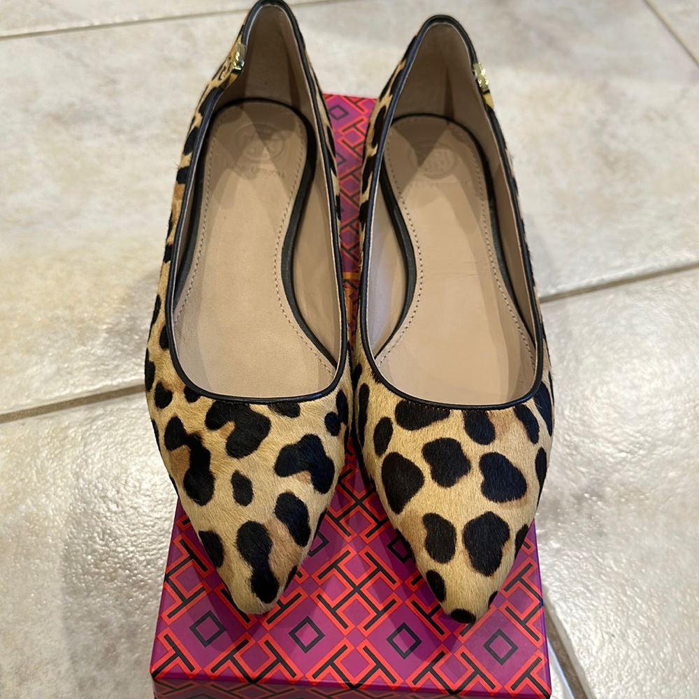 Tory Burch Gigi 20mm pointy toe printed hair calf flat 6.5 new with box